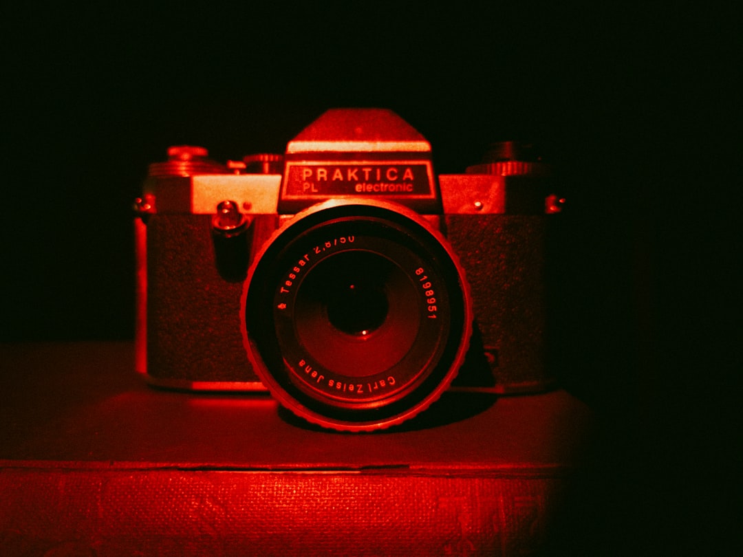 Kamera, akcja, emocje: Jak sztuka filmowa mistrzowsko buduje nastrój, kradnąc techniki malarzy.