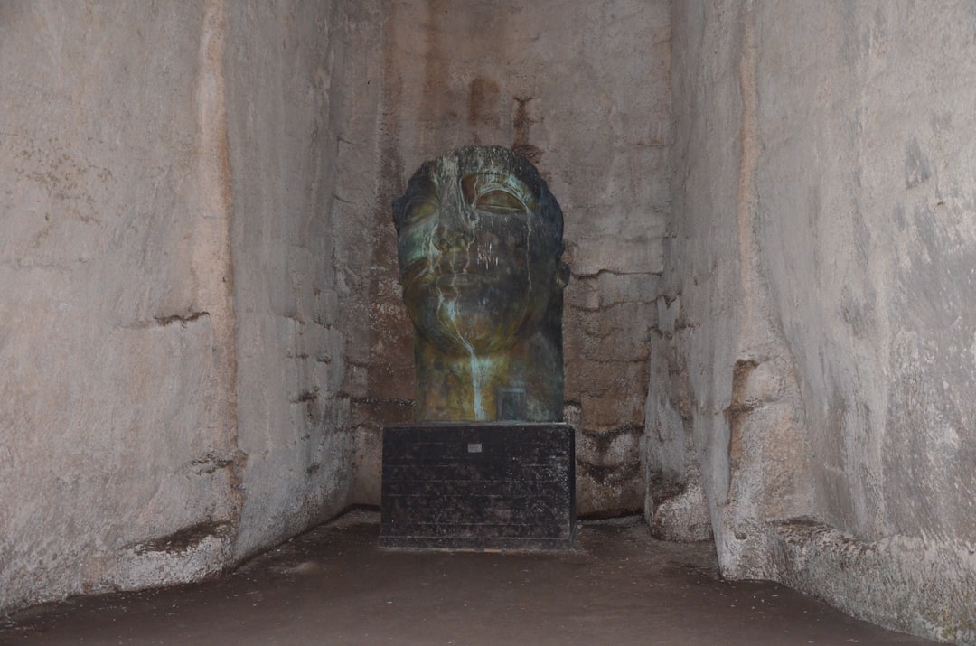 Wieczny buntownik: Jak rzeźby Michała Anioła wciąż inspirują i prowokują współczesnych artystów?