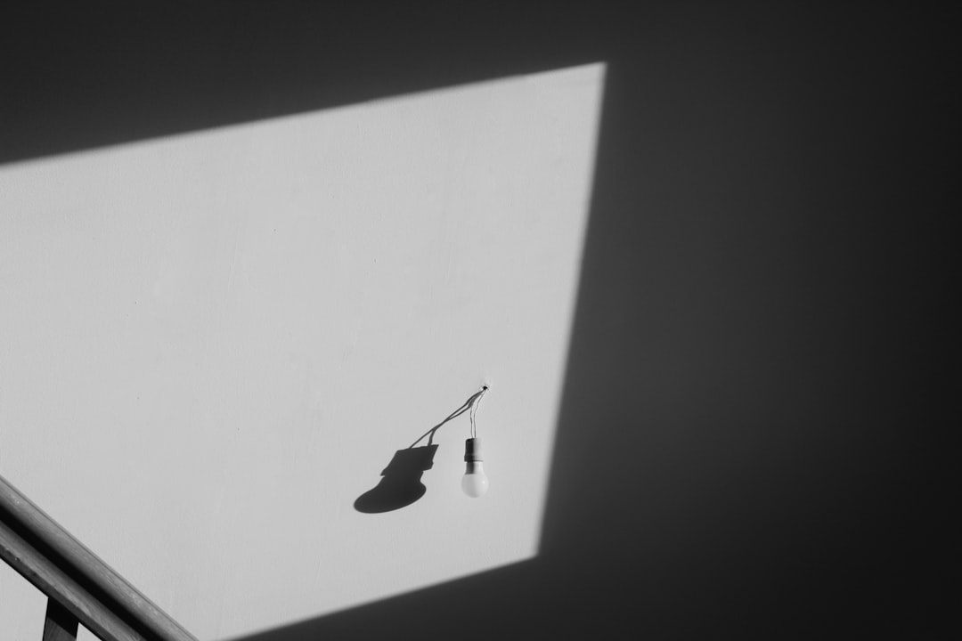 Światło i forma: Jak artyści Renesansu kontrolowali emocje widza i kreowali idealny nastrój.