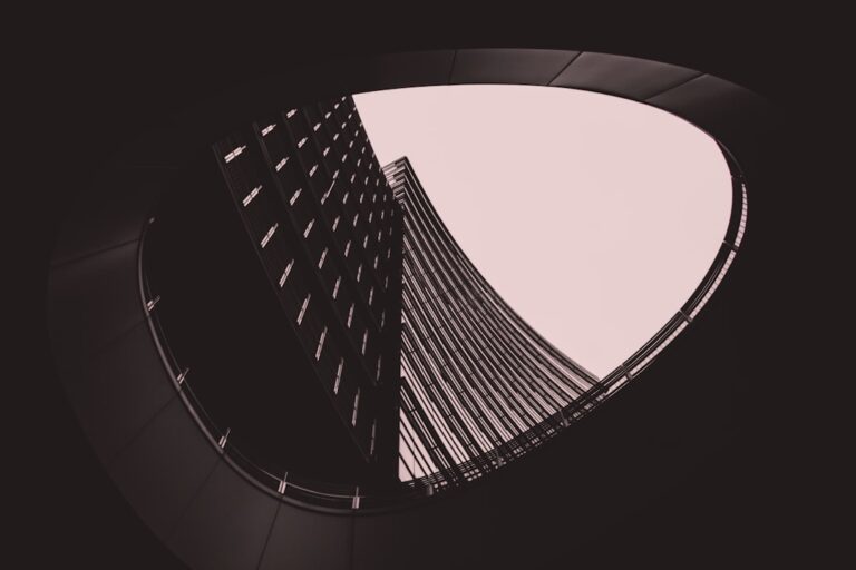 Rewolucja w widzeniu: Jak perspektywa zbieżna zmieniła sztukę i dlaczego wciąż nas zaskakuje?